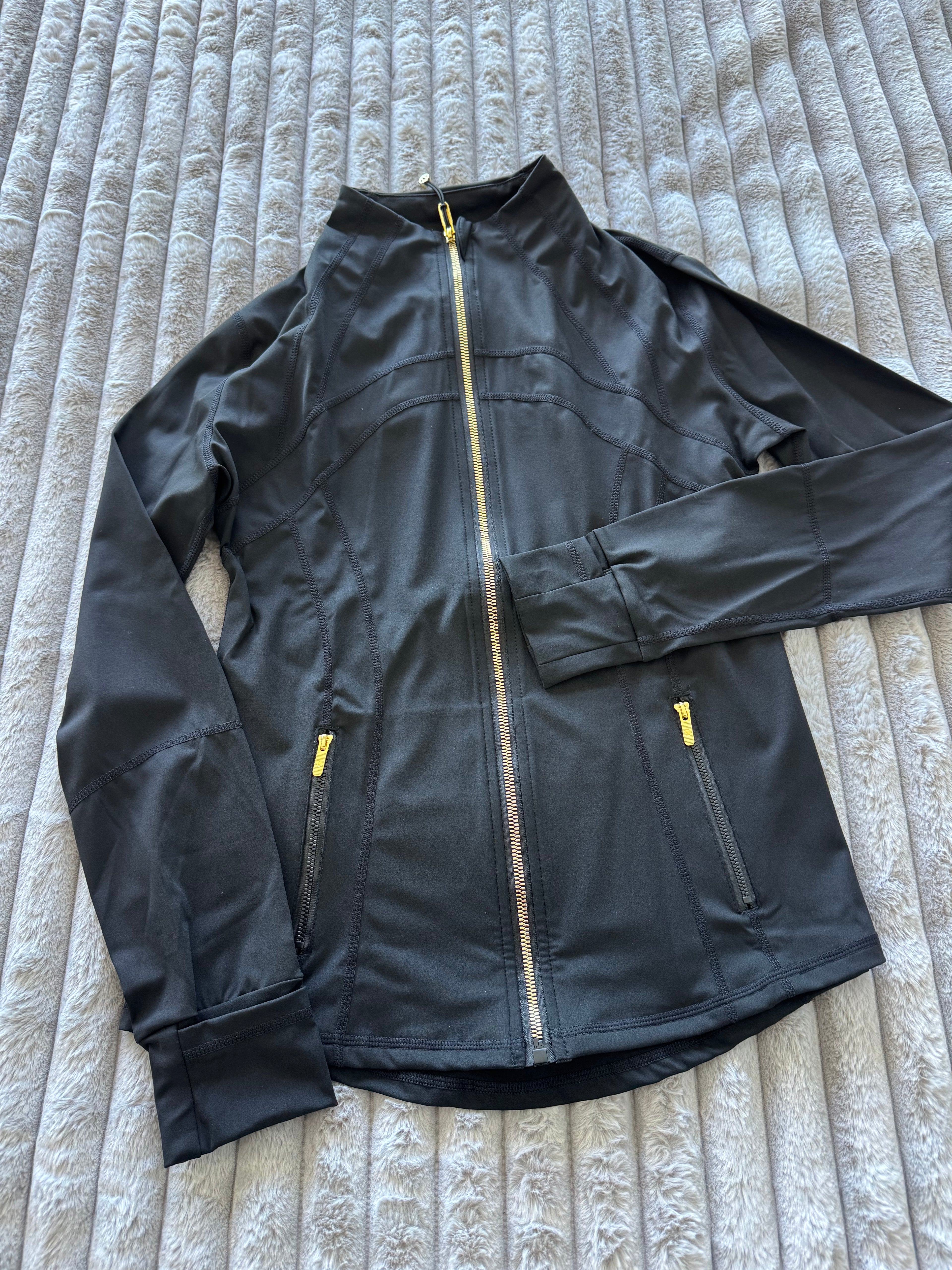 BLACK I NWT  🏷️ I  LuLuLemon Athletica Define Women’s 2-Piece Set