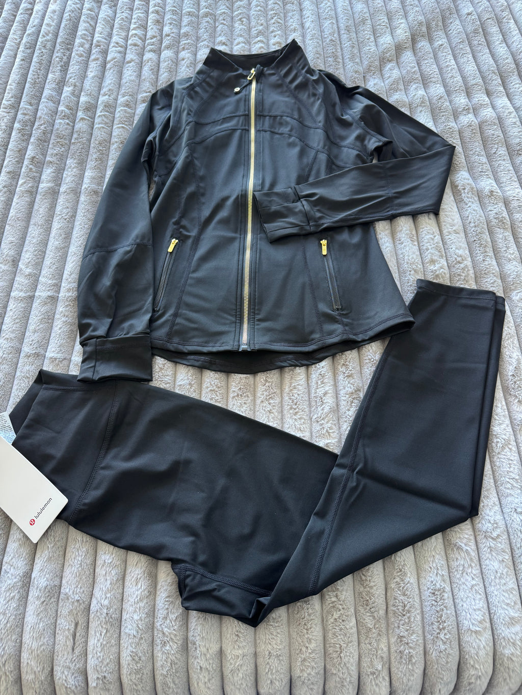 BLACK I NWT  🏷️ I  LuLuLemon Athletica Define Women’s 2-Piece Set