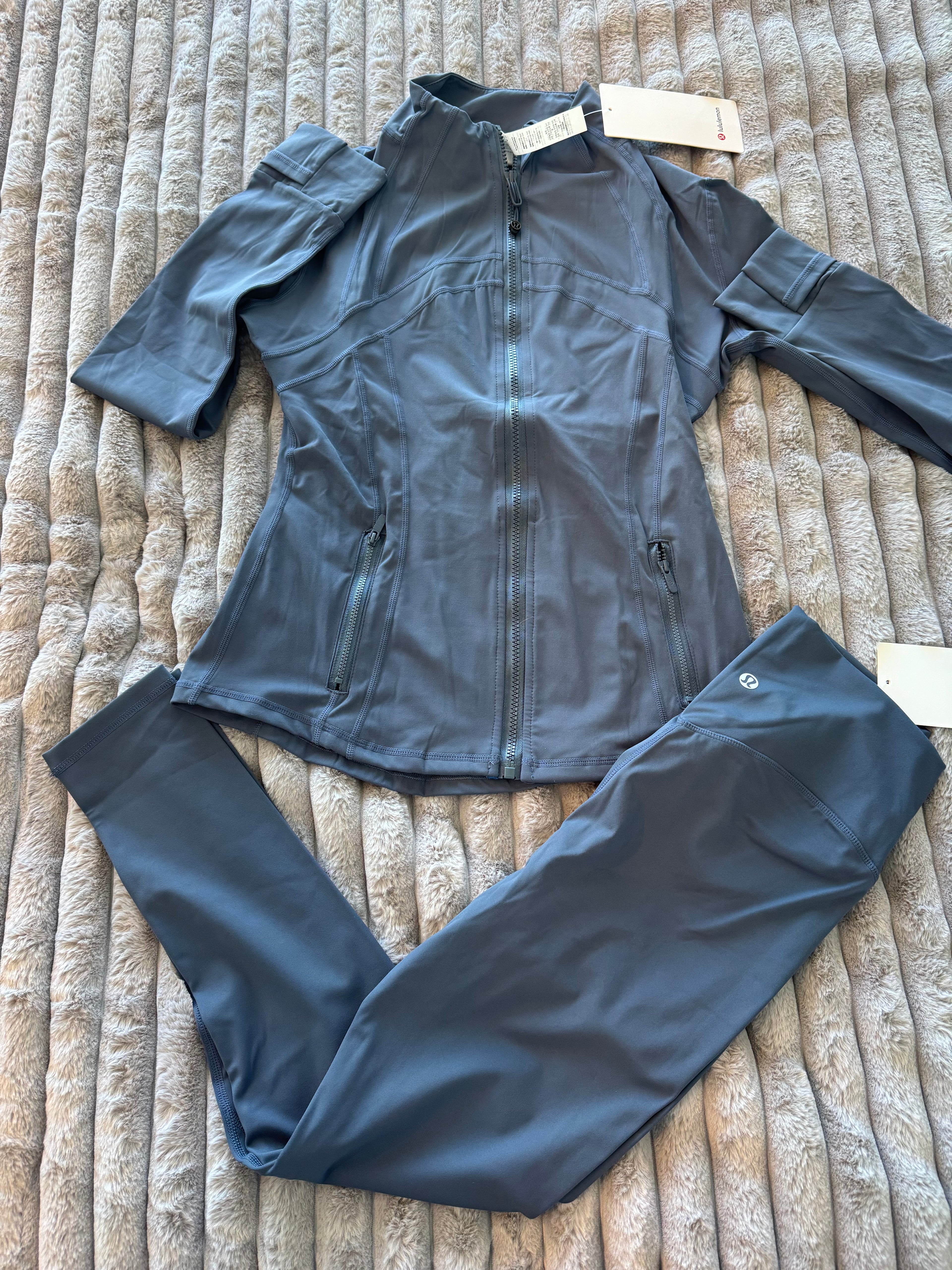 Iron Blue I NWT  🏷️ I  LuLuLemon Athletica Define Women’s 2-Piece Set