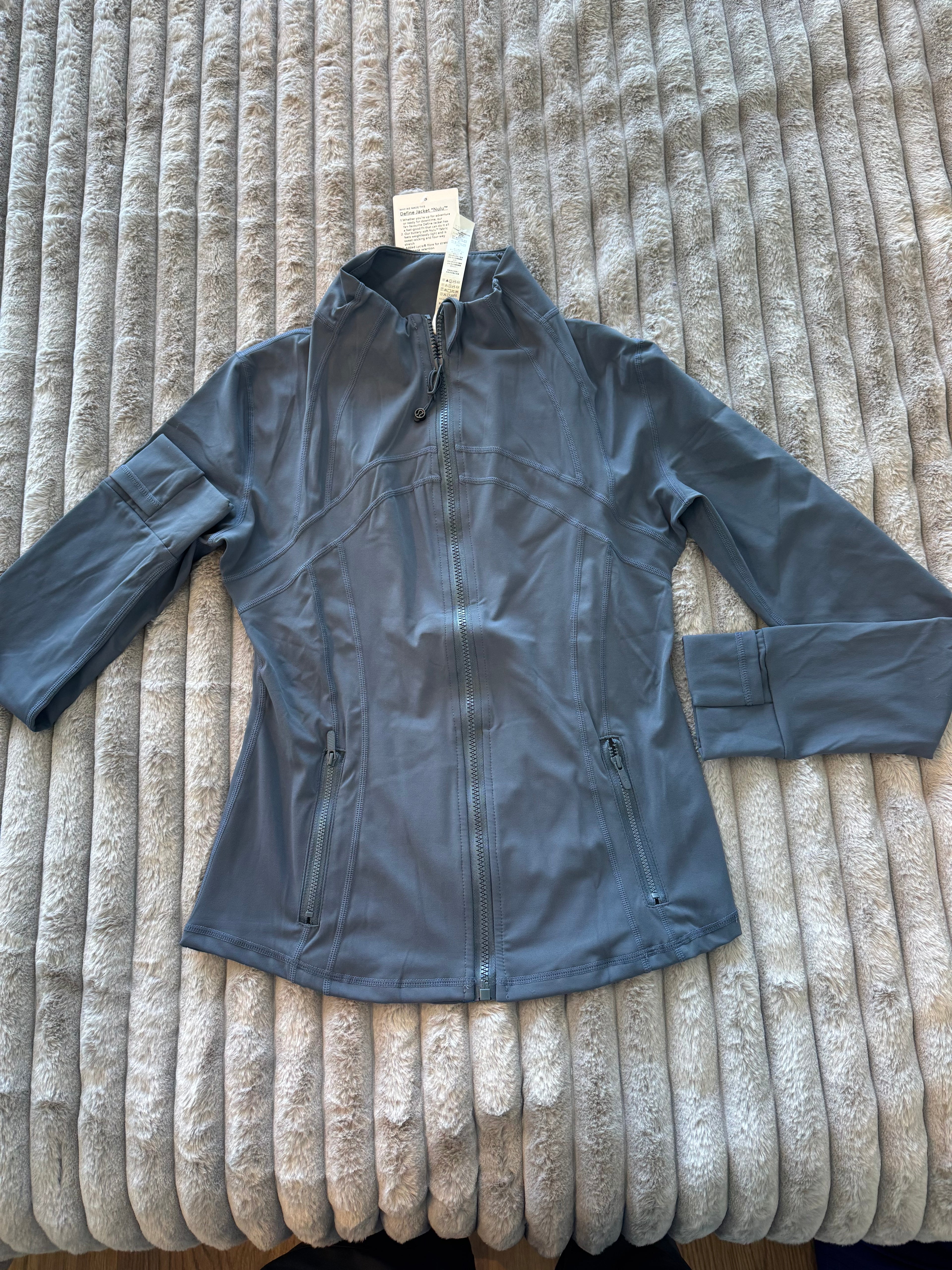 Iron Blue I NWT  🏷️ I  LuLuLemon Athletica Define Women’s 2-Piece Set