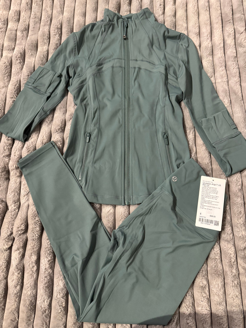 Moss Green I NWT  🏷️ I  LuLuLemon Athletica Define Women’s 2-Piece Set