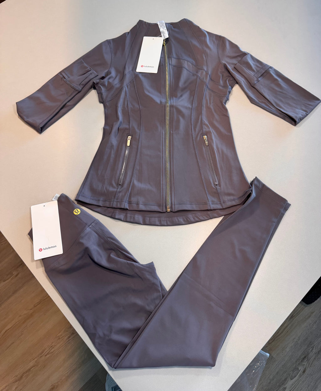 Gray  I NWT  🏷️ I  LuLuLemon Athletica Define Women’s 2-Piece Set