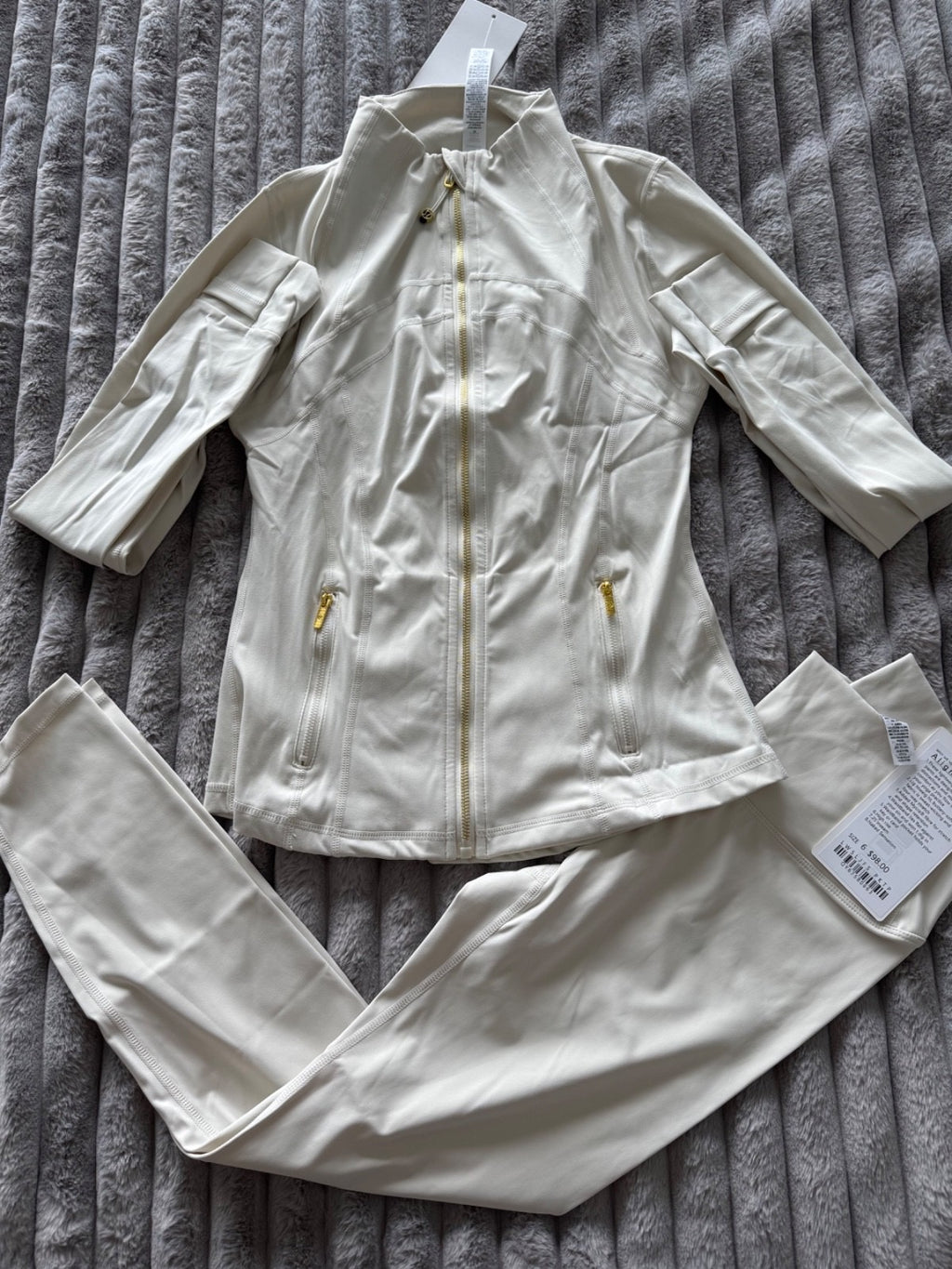 IVORY I NWT  🏷️ I  LuLuLemon Athletica Define Women’s 2-Piece Set