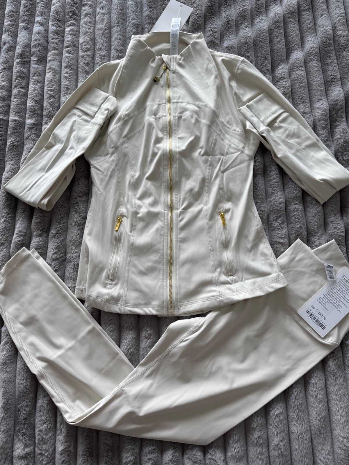 IVORY I NWT  🏷️ I  LuLuLemon Athletica Define Women’s 2-Piece Set