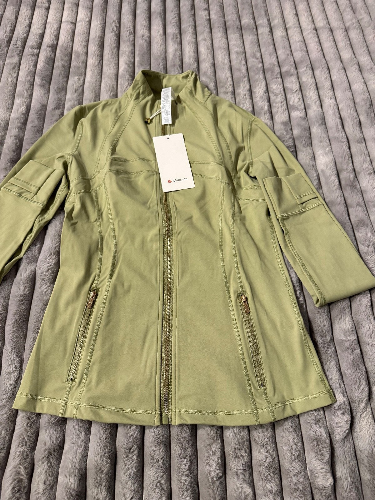 Mint Green I NWT  🏷️ I  LuLuLemon Athletica Define Women’s 2-Piece Set