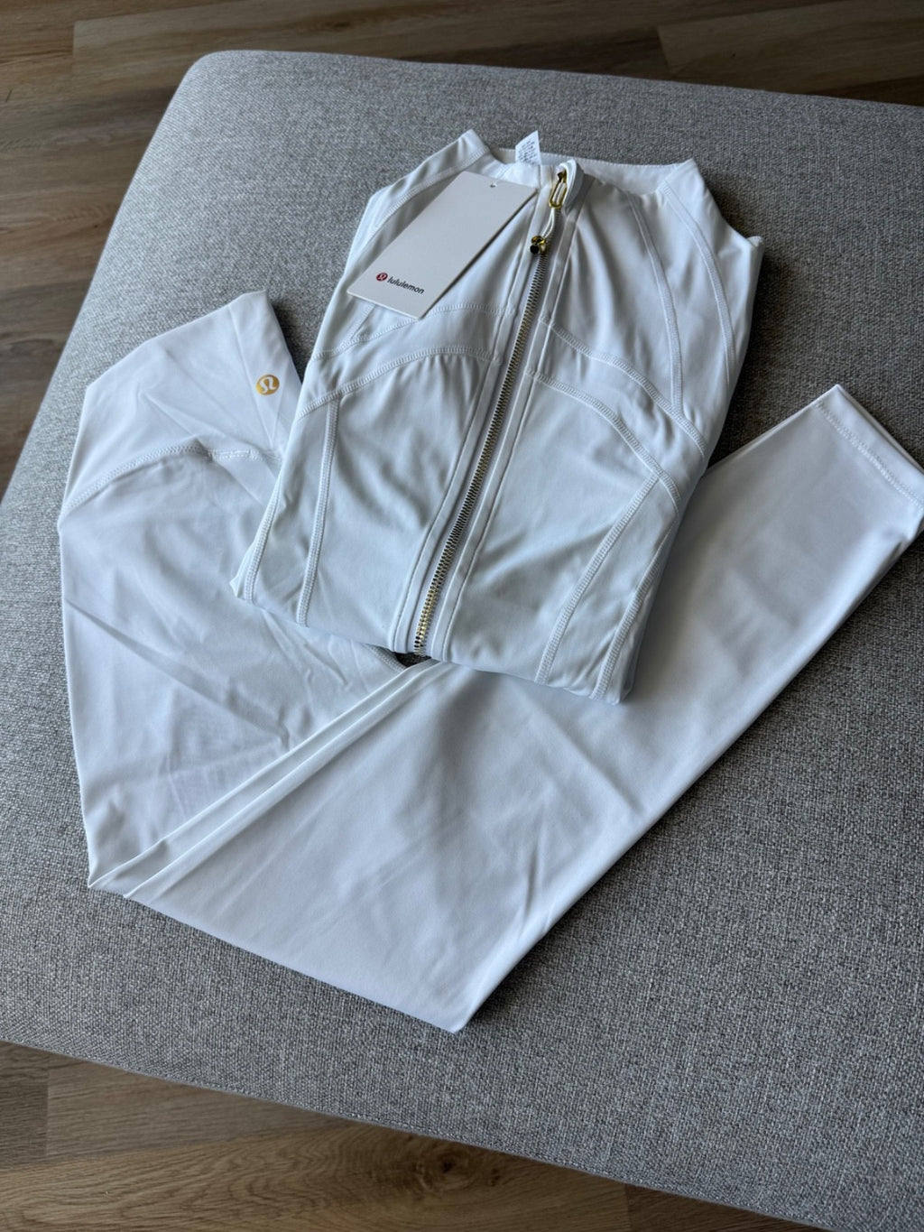 WHITE  I NWT  🏷️ I  LuLuLemon Athletica Define Women’s 2-Piece Set